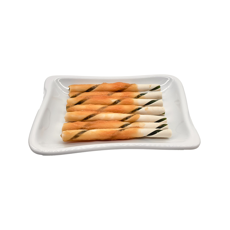 Bâton de friandises roulé pour chien à la pâte de poulet bicolore